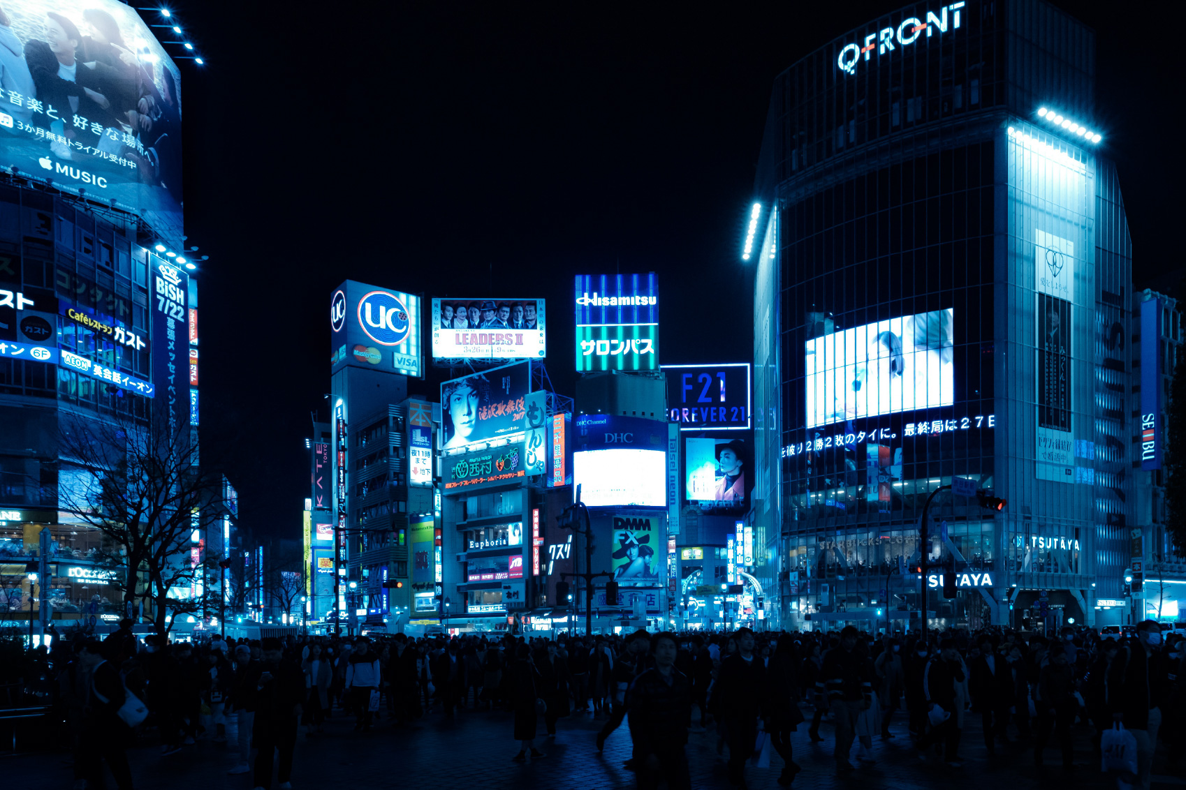 LEDビジョン広告がある都会の風景